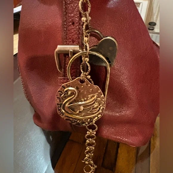 Free People Swan Bag Charm with Gold Hardware and Heart Lock  NWT - Picture 3 of 7